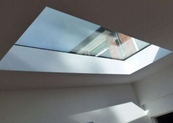 Flat roohight windows