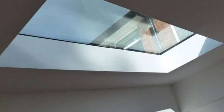 Flat roohight windows