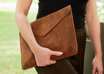 Why Should You Give Leather Bags as Gifts This Season