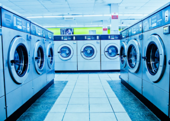 How to Remove Oil Stains Using Professional Laundromat Drop-Off Service Near Me
